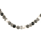 Halskette mit Spiralen und Harz