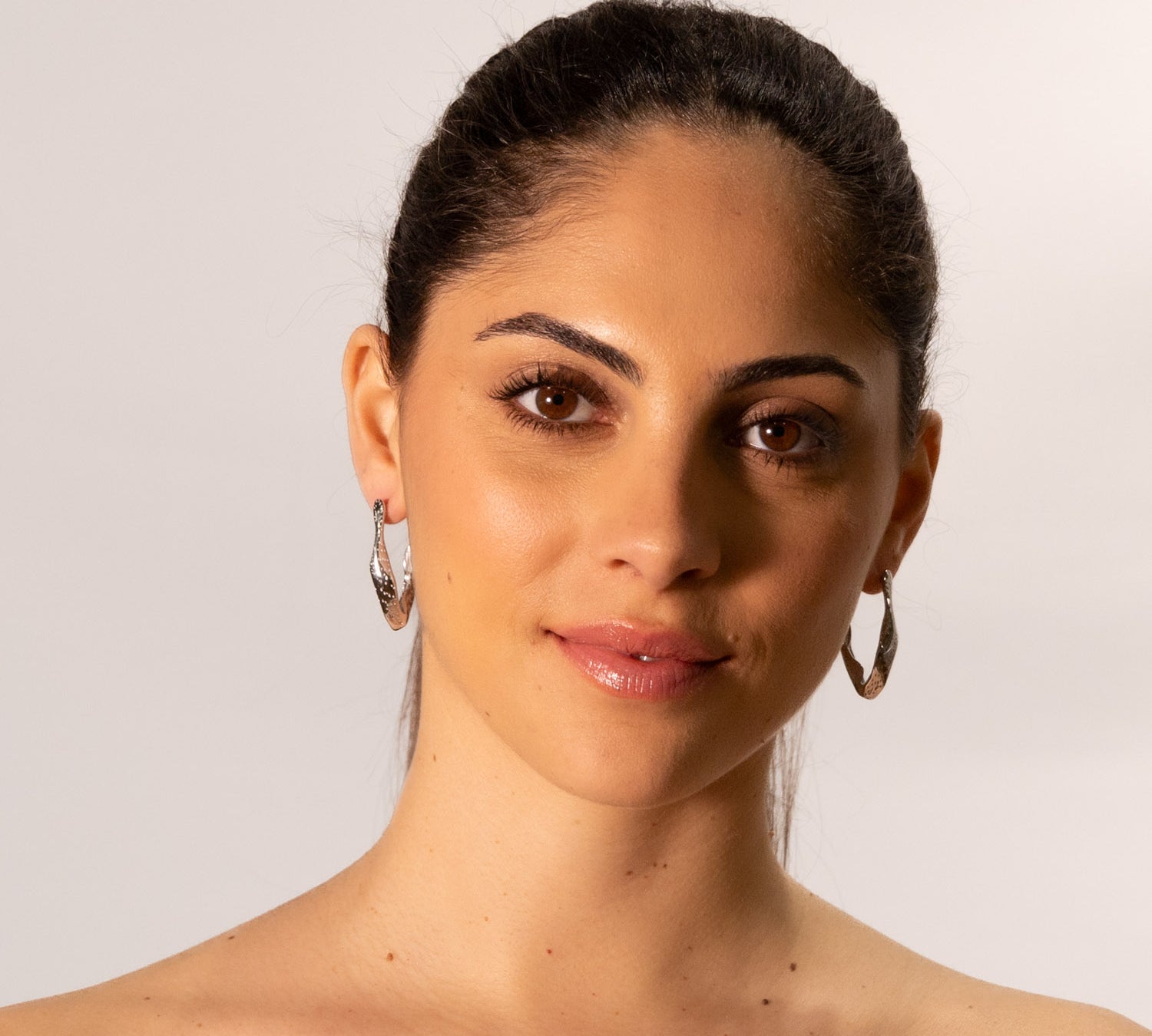 Orecchini uncino puntinato