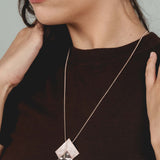 Collana lunga tre quadrati