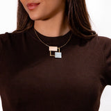 Collana quadrato astratto