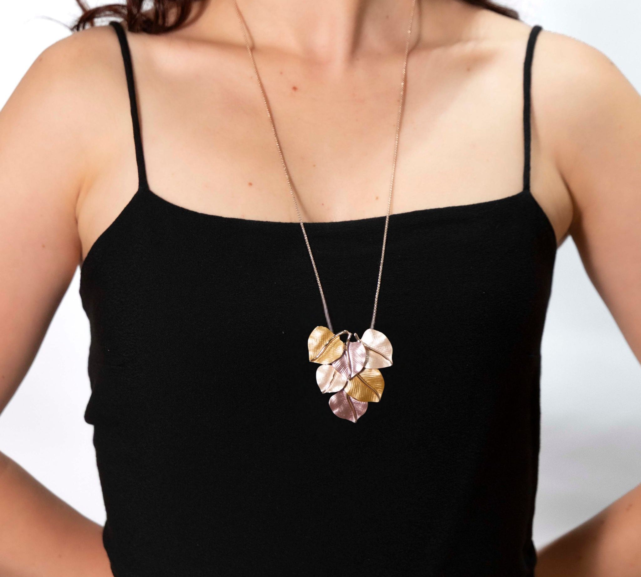 Collana lunga foglie