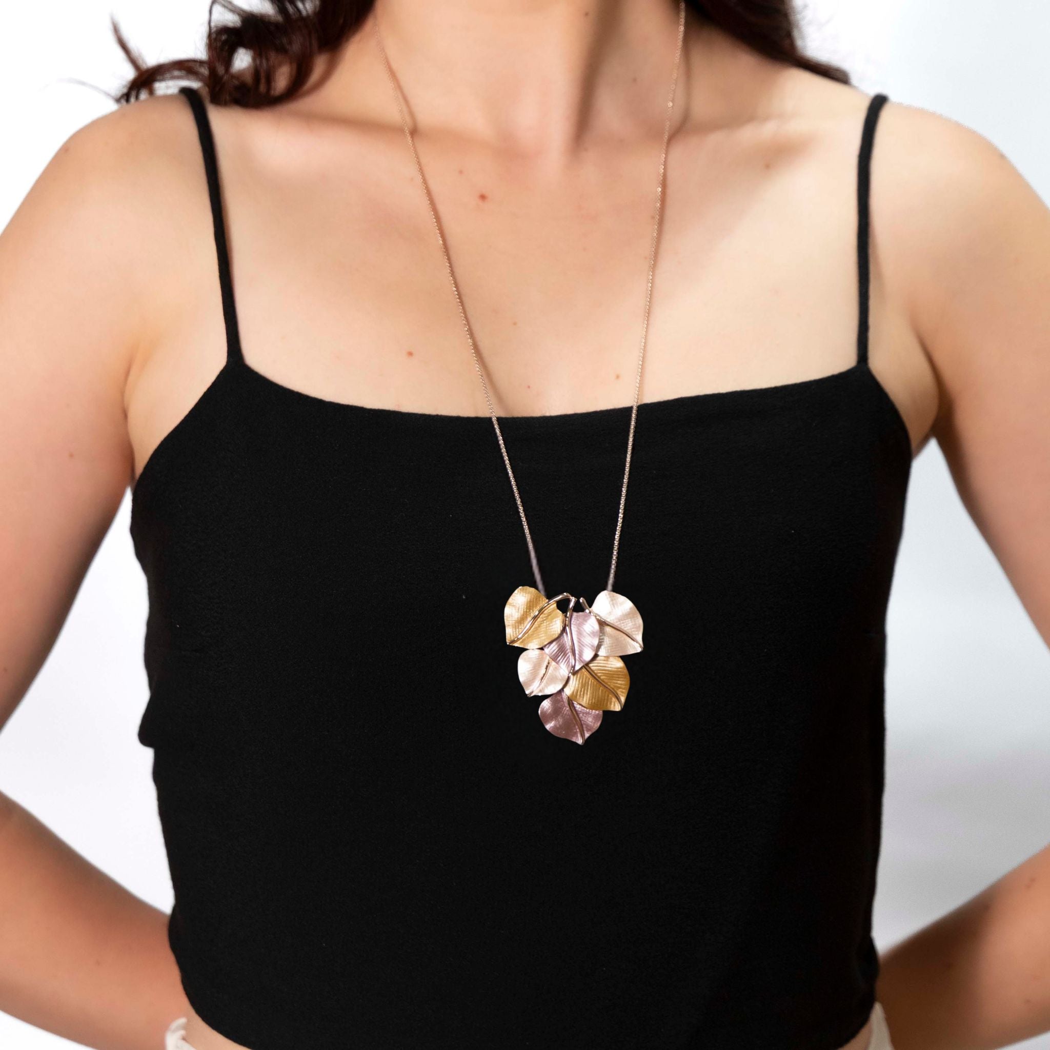 Collana lunga foglie