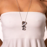 Long necklace with burnished flowers