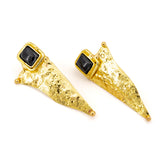 Triangle earrings with stone