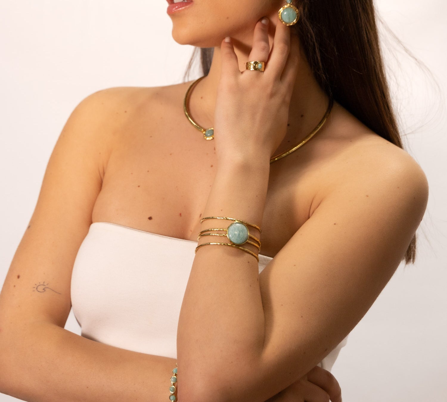 Round stone bracelet
