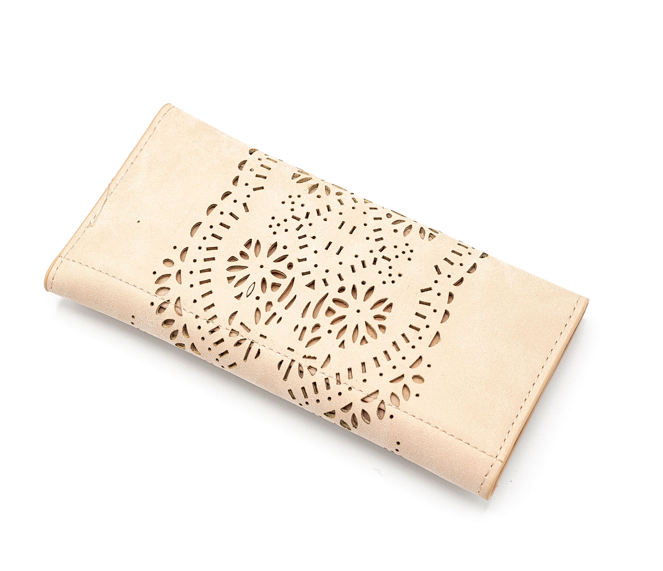 Portafogli con disegno mandala a laser. Porta documenti e porta carte. Varie tasche a disposizione, anche con zip. Disponibile in quattro colori: sabbia, grigio, marrone, rosa.  Materiale: similpelle  Base: 19 cm  Altezza: 10 cm   