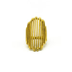Anello disponibile in due misure, bagnato in oro e graffiato a mano.  Misura: 17 mm e 18 mm  Altezza: 3,5 cm  Materiale: ottone con bagno in oro