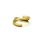 Anello disponibile in due misure, bagnato in oro e graffiato a mano.  Misura: 17 mm e 18 mm  Altezza max: 1,5 cm  Materiale: ottone con bagno in oro