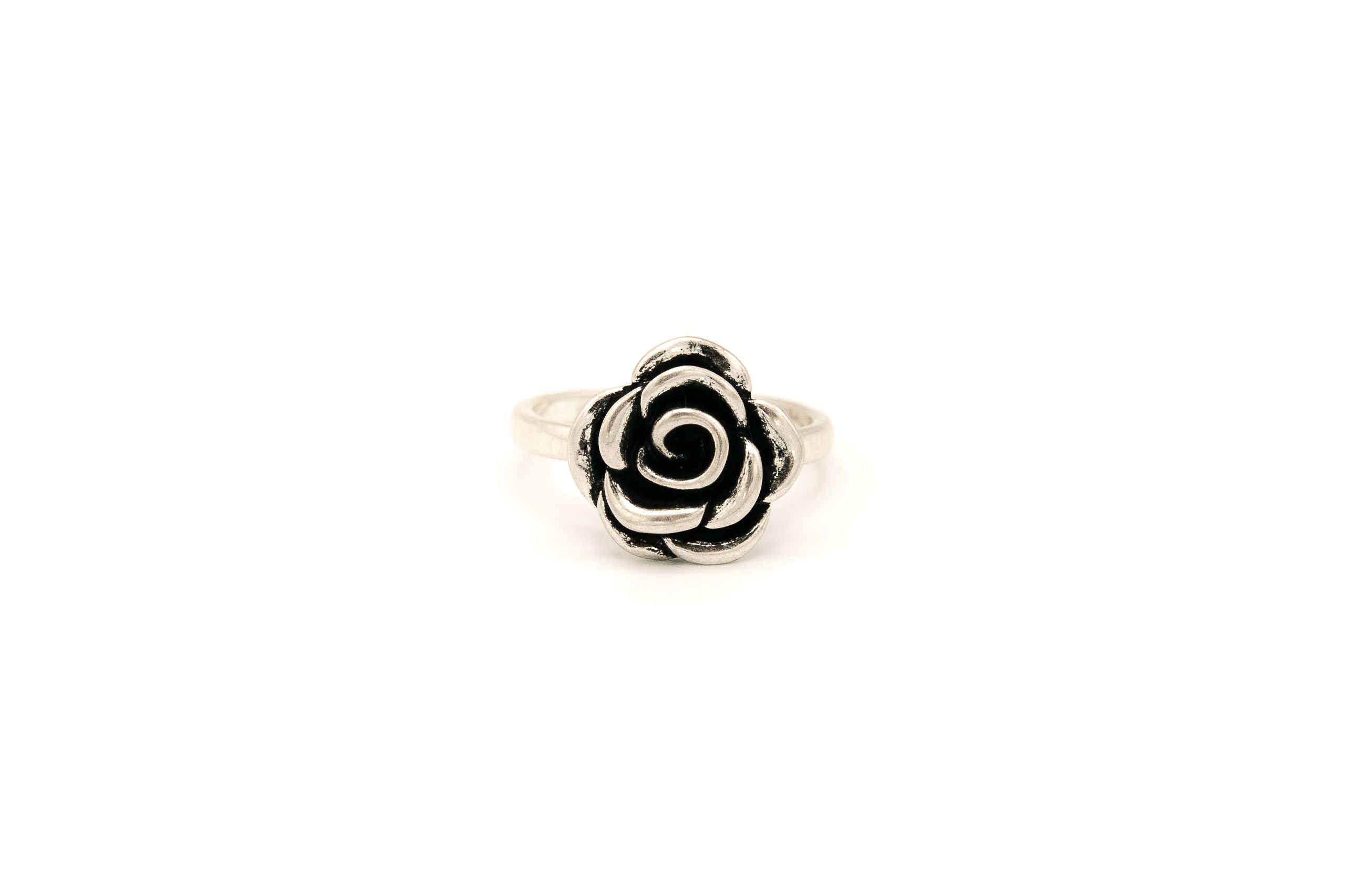 Anello rosa centrale con bagno in argento