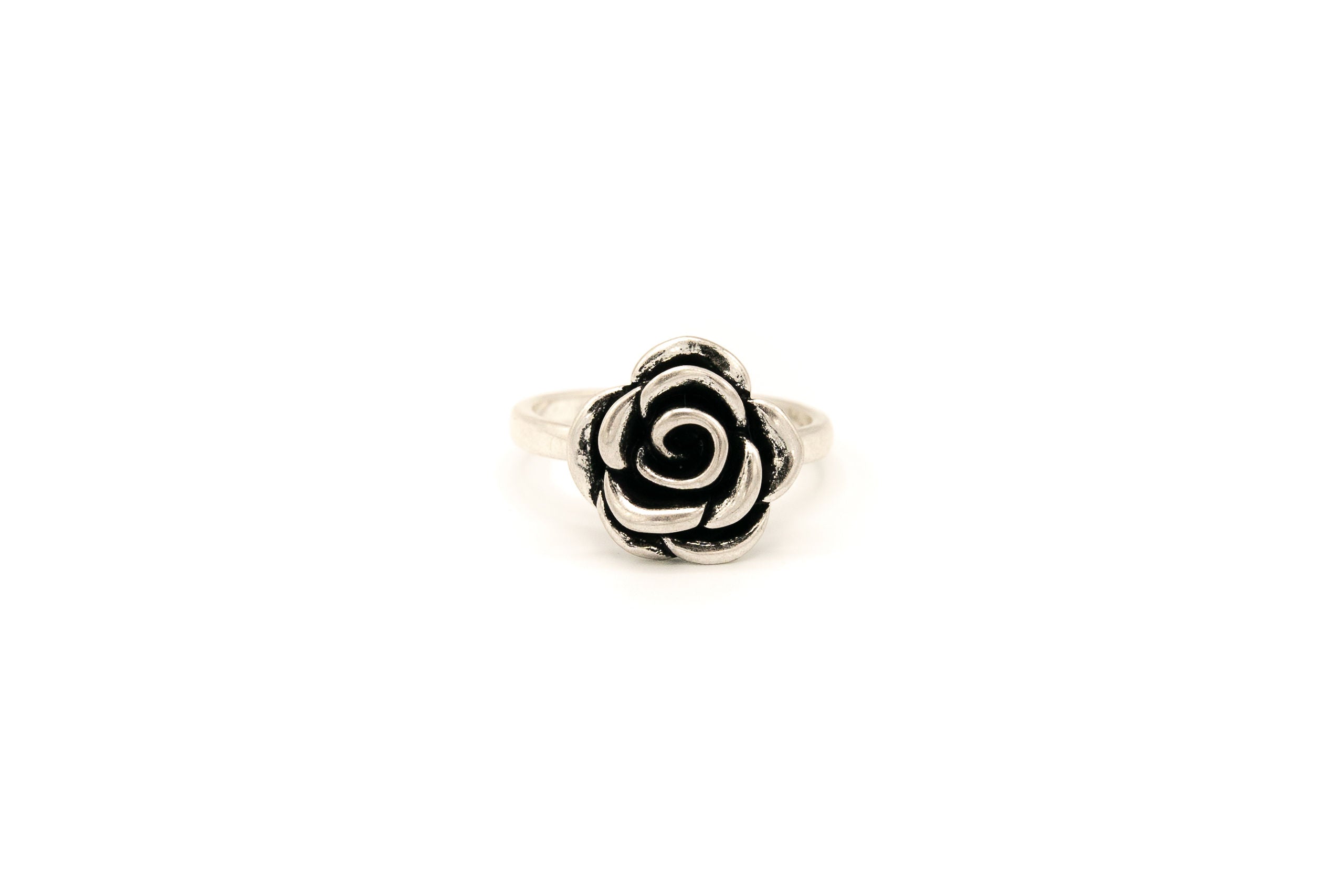 Anello rosa centrale con bagno in argento