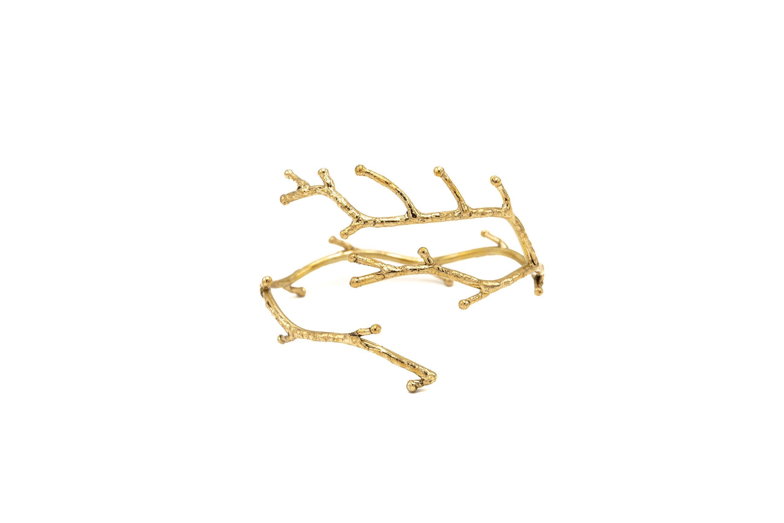 Bracciale regolabile fatto a mano in ottone  Materiali: ottone