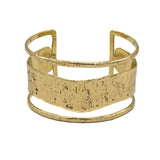 Bracciale regolabile fatto a mano in ottone.  Misura: regolabile  Altezza max: 3,5 cm  Materiali: ottone