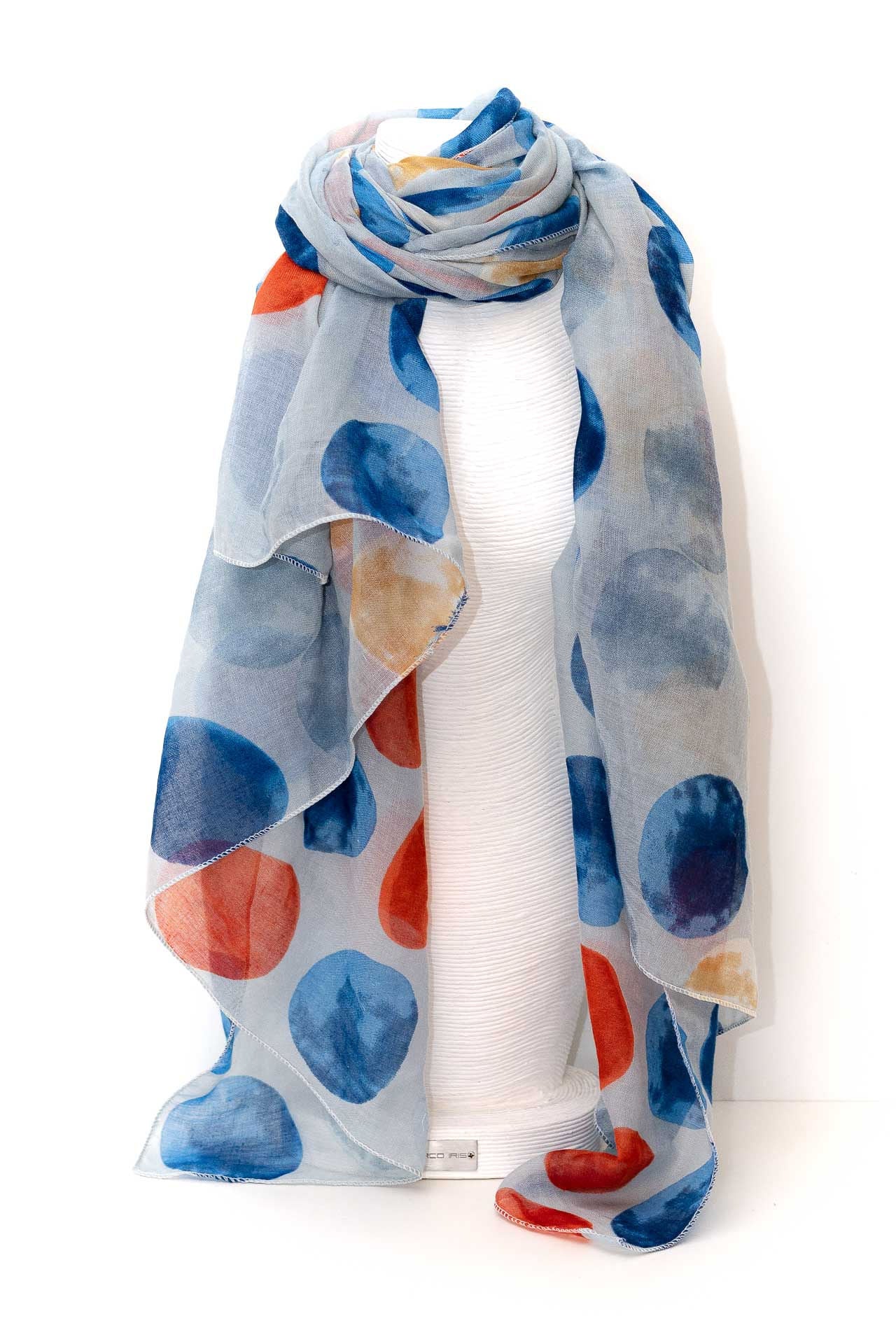 Sciarpa estiva con pois grandi, e sfumature colorate in marrone, blu o rosa.  ﻿Dimensioni: ﻿90x180 cm  Materiali: viscosa e cotone